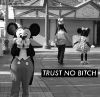 śmieszne, micky, myszka, hollywood, czad, humor, czarno białe, disnayland, bitch, wiara, trust