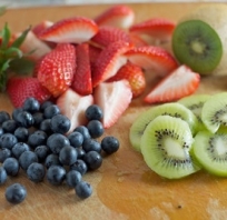 owoce, kiwi, truskawki, jagody, pysznie, zdrowo, kolorowo