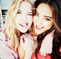 ashley benson, brunetka, super, przyjaciółki, koleżanki, miłość, love