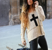 glam, rock, kapelusz, skóra, ćwieki, krzyż, swetr, moda