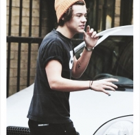 harry, sexy, chłopa, modny, fashion, czapka, fryzura, t-shirt