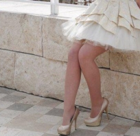 sukienka, beż, złoto, tafta, elegancka, zestaw, buty złote, szpilki