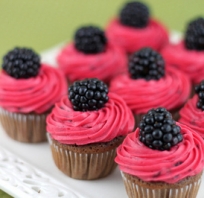 różowe, pink, owoce, jeżyny, słodkości, tarta, babeczki