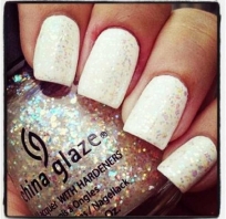 nails, paznokcie, trendy, brokatowe, perłowe, stonowane, tipsy