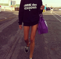 sportowo, młodzieżowo, trendy, fajnie, wygodnie, szorty, bluza, hip hop, czarny