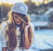bluza, full cap, czapka, new york, yankess, dziewczyna, wyluzowana
