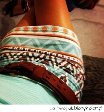 sukienka, niesamowita, piękna, nogi, dziewczyna, moda, moda 2012, buty, krótka