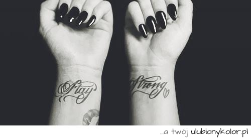 tatuaż, kobieta, ręce, nadgarstki, stay, strong