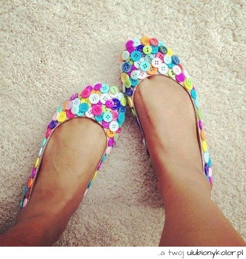 nogi, buty, pomysł, diy, zrób to sam, guziki, laćki