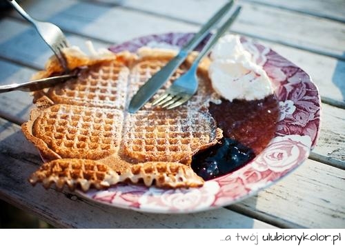 gofry, śmietana, dżem, sos, na słodko, deser, jedzenie