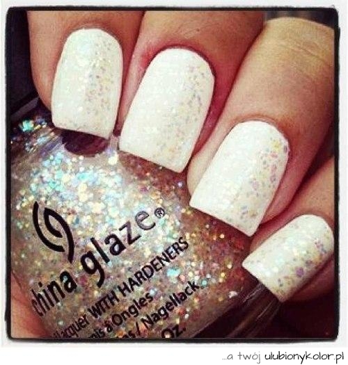 nails, paznokcie, trendy, brokatowe, perłowe, stonowane, tipsy