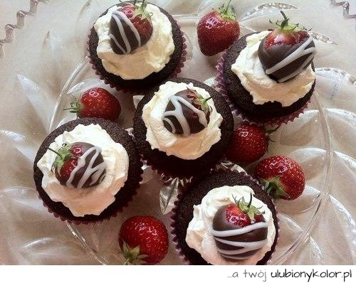 babeczki, słodkie, truskawki, owoce, strawberry, słodycz, mniam