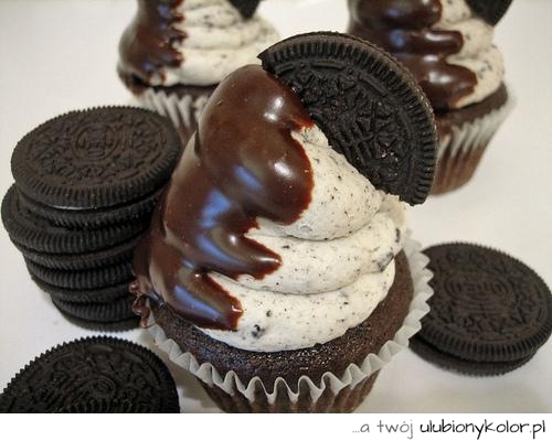 oreo, ciasteczka, ciastka, babeczka, krem, śmietanka, sos czekoladowy