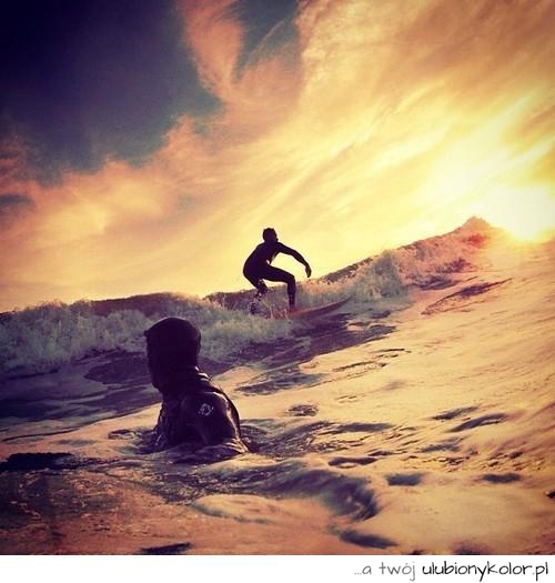 Świetny widok z wakacji, nie ma jak surfing.