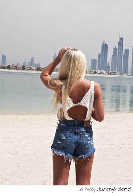 summer, spodenki , jeans, bluzka, dekold, plecy, odkryte