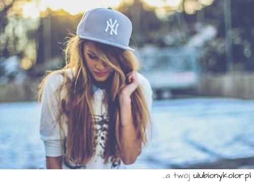 bluza, full cap, czapka, new york, yankess, dziewczyna, wyluzowana
