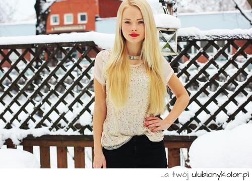 moda, blondynka, blond, usta, czerwone, śnieg, zima, moda, bluzka